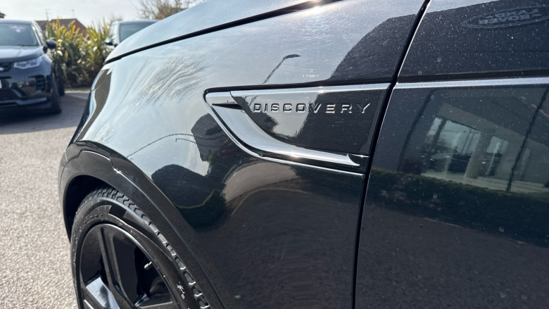 Land Rover Discovery 3.0 D300 Dynamic SE 5dr Auto Diesel Station Wagon